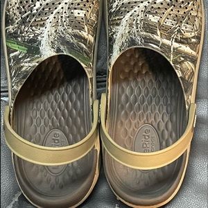 Camouflage Crocs Mens 12 Womans 10 Like new Great Condition
